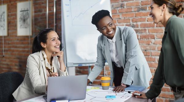 Business women working on a project - Women of CGI